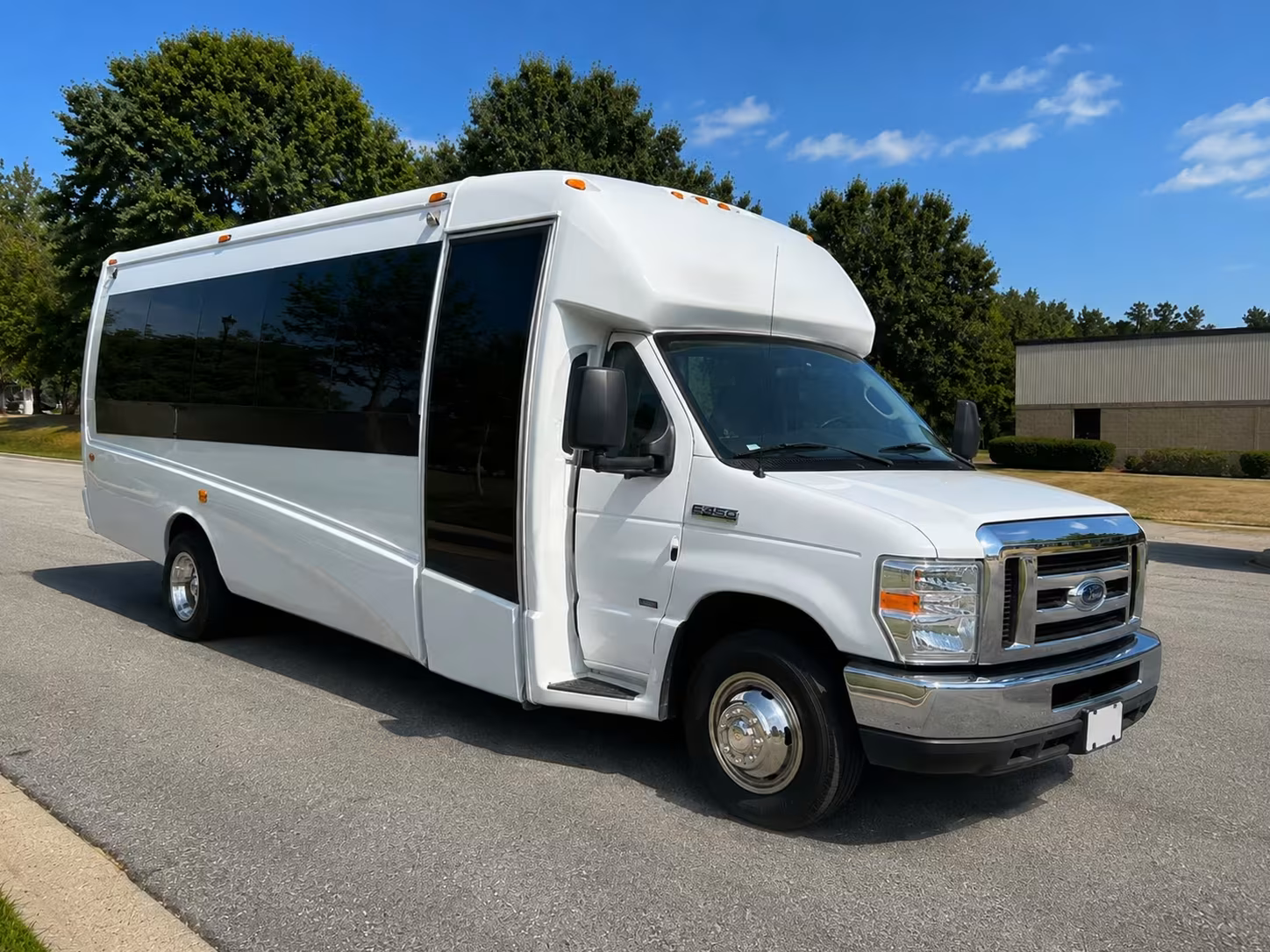 lynchburg minibus rentals for small concert groups